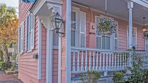 Front of property - Palmer's Pinckney Inn (Charleston)