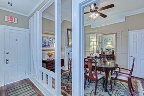 Dining - Palmer's Pinckney Inn (Charleston)