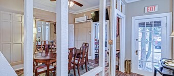 Palmer's Pinckney Inn