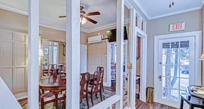 Palmer's Pinckney Inn