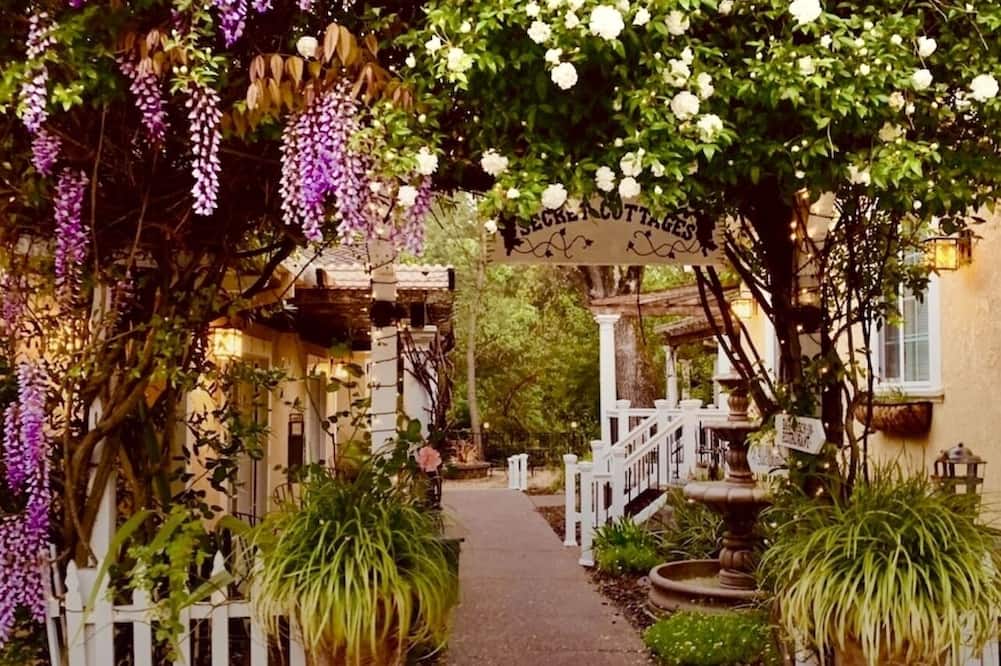 Glen Ellen Inn
