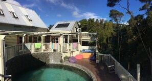 Sesongbasert utendørsbasseng