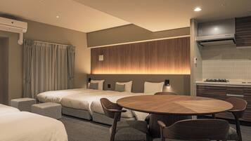 Deluxe Studio Suite | Down comforters, desk, laptop workspace, free WiFi