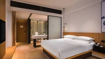 Deluxe Room, 1 King Bed | Iron/ironing board, free WiFi