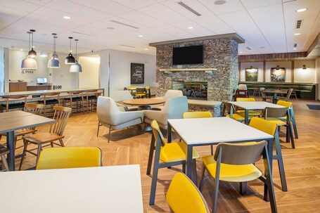 Fairfield Inn Suites by Marriott Pigeon Forge - Image 19