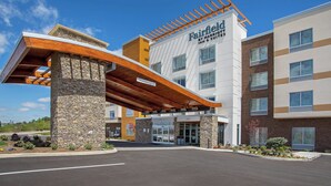 A Fairfield Inn & Suites with a modern design, featuring a stone and wood facade, large windows, and a covered entrance. - Fairfield Inn & Suites by Marriott Pigeon Forge (Pigeon Forge)