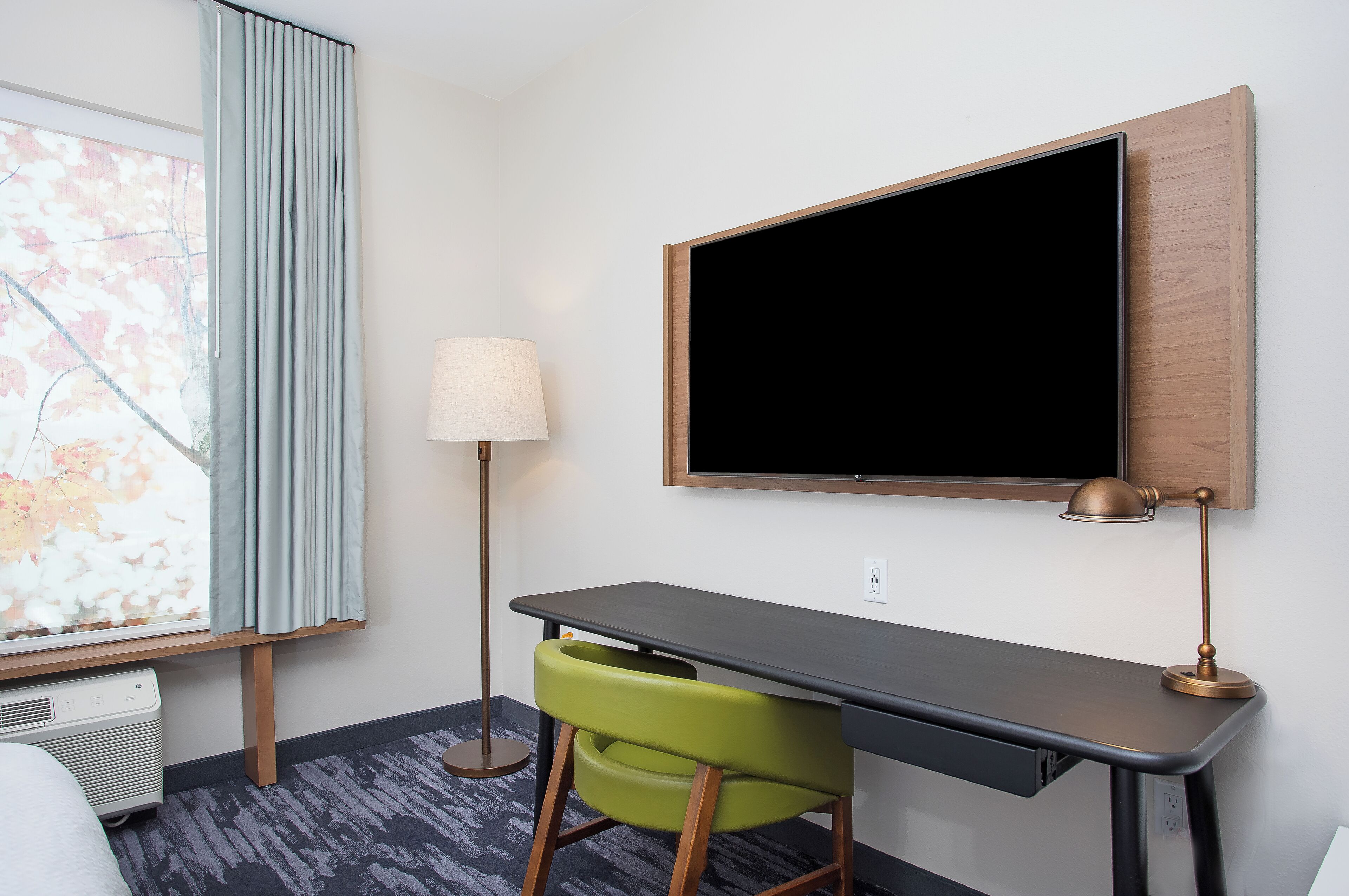 room, 1 king bed | desk, blackout curtains, iron/ironing board, cots/infant beds