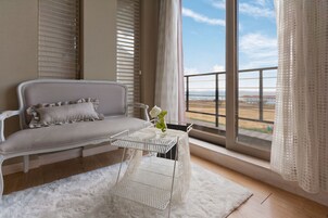 Lemon Grass | Individually decorated, desk, blackout drapes, soundproofing