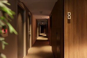 Hallway - DOTONBORI Crystal Hotel II (Osaka)