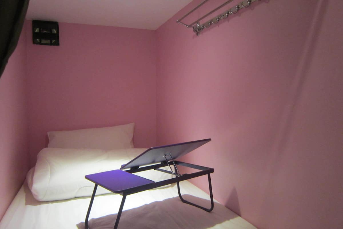 Laptop workspace, iron/ironing board, free WiFi, bed sheets
