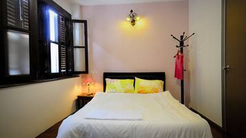 Espace de travail pour ordinateur portable, fer et planche à repasser