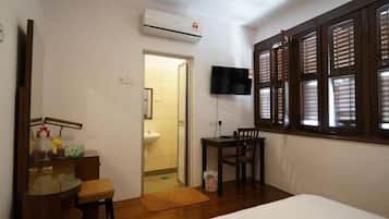 Espace de travail pour ordinateur portable, fer et planche à repasser