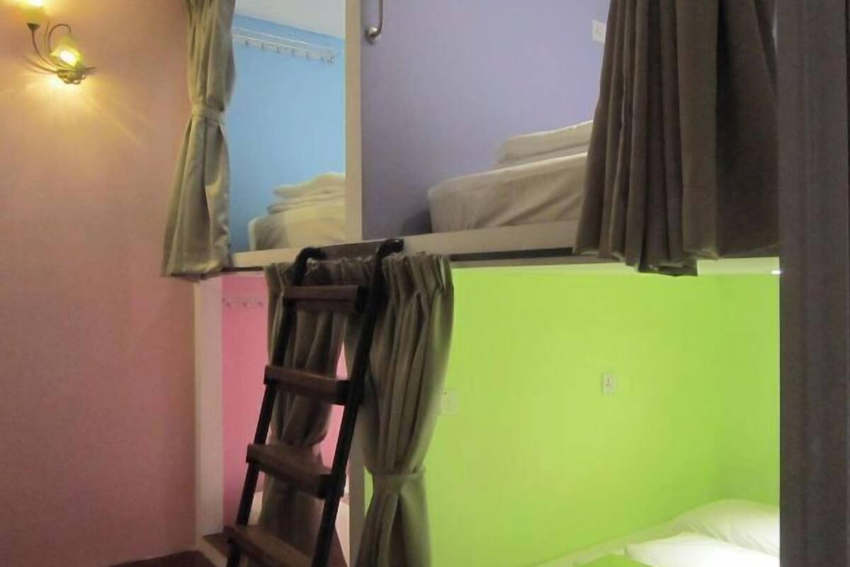 Laptop workspace, iron/ironing board, free WiFi, bed sheets