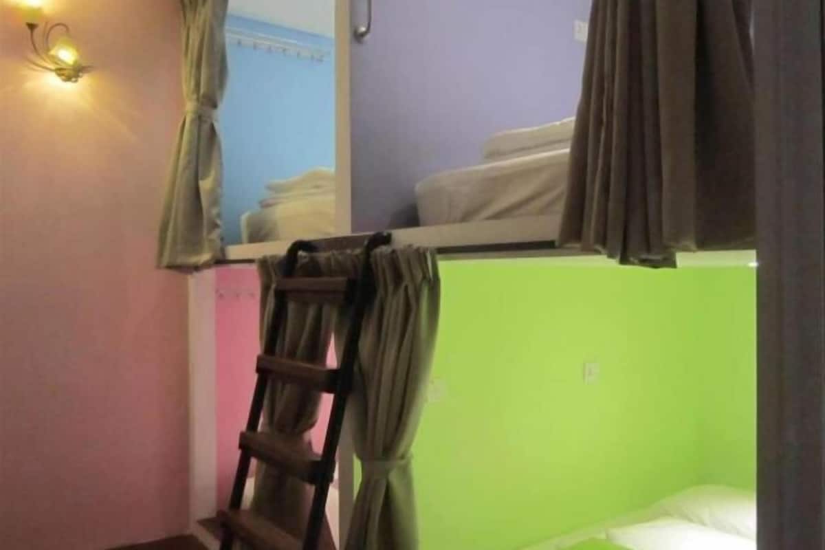 Laptop workspace, iron/ironing board, free WiFi, bed sheets