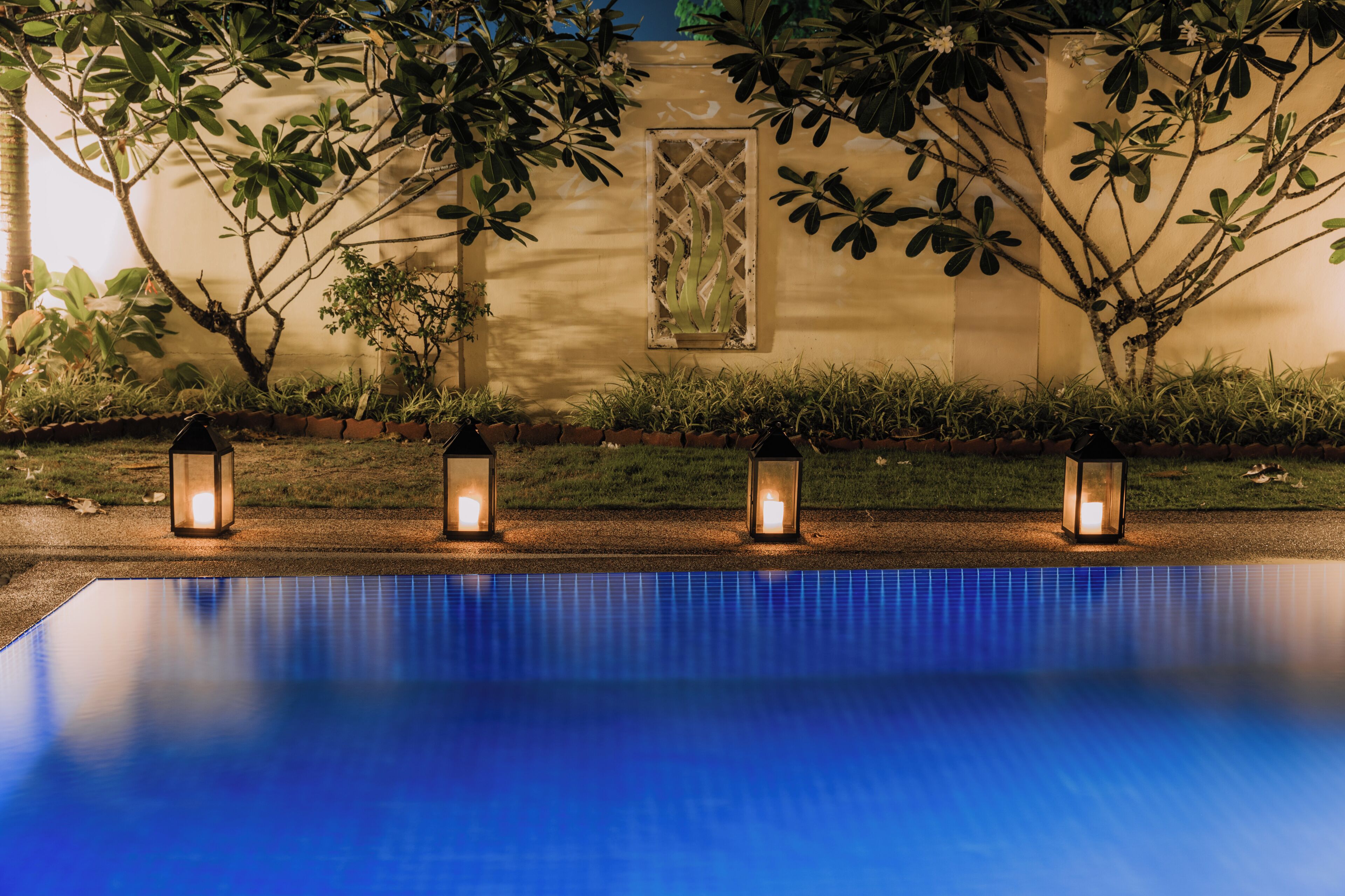 Outdoor pool, pool loungers