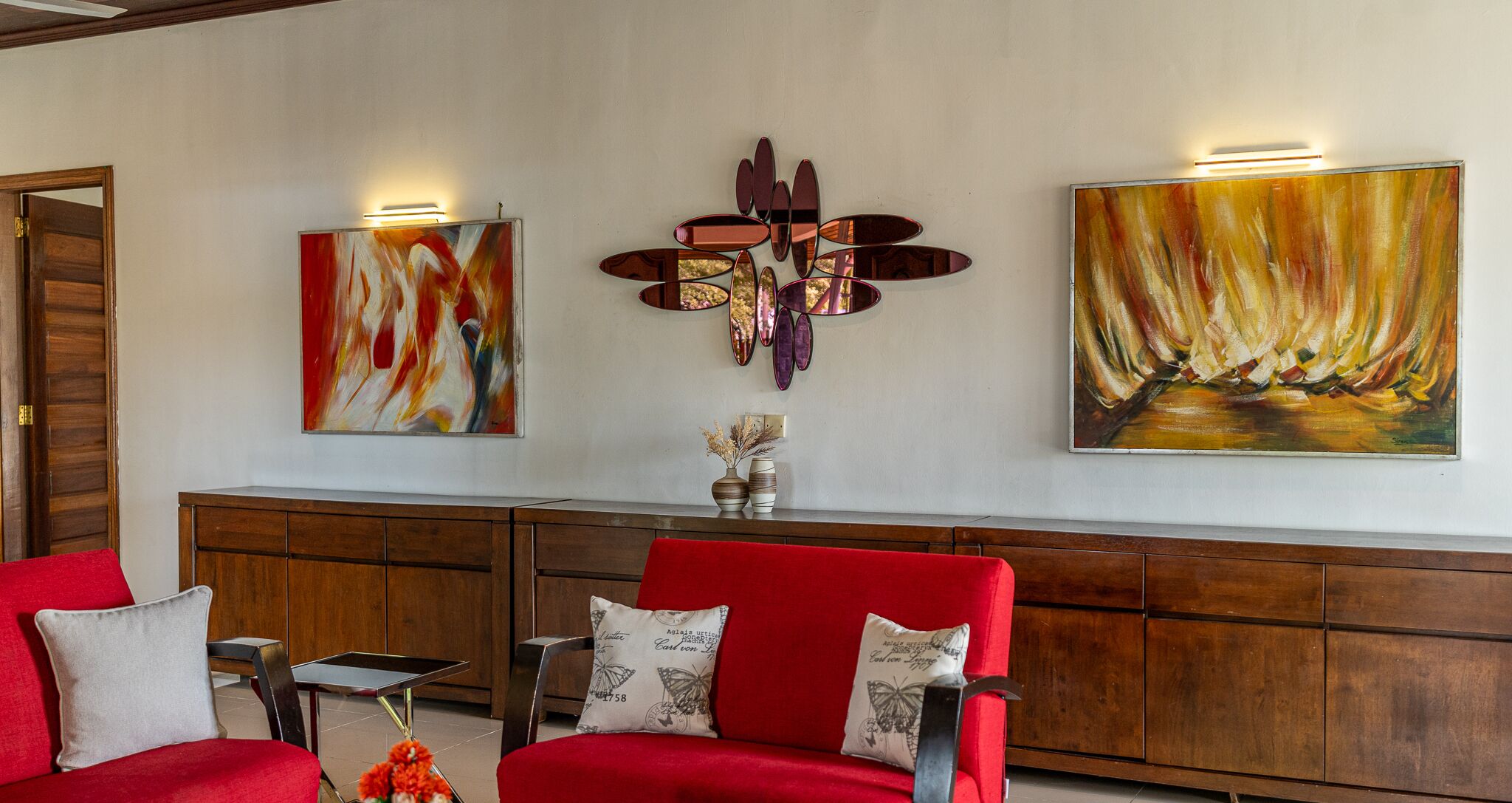 Villa, 4 Bedrooms | Ruang tamu | TV skrin rata, meja ping pong, buku-buku 