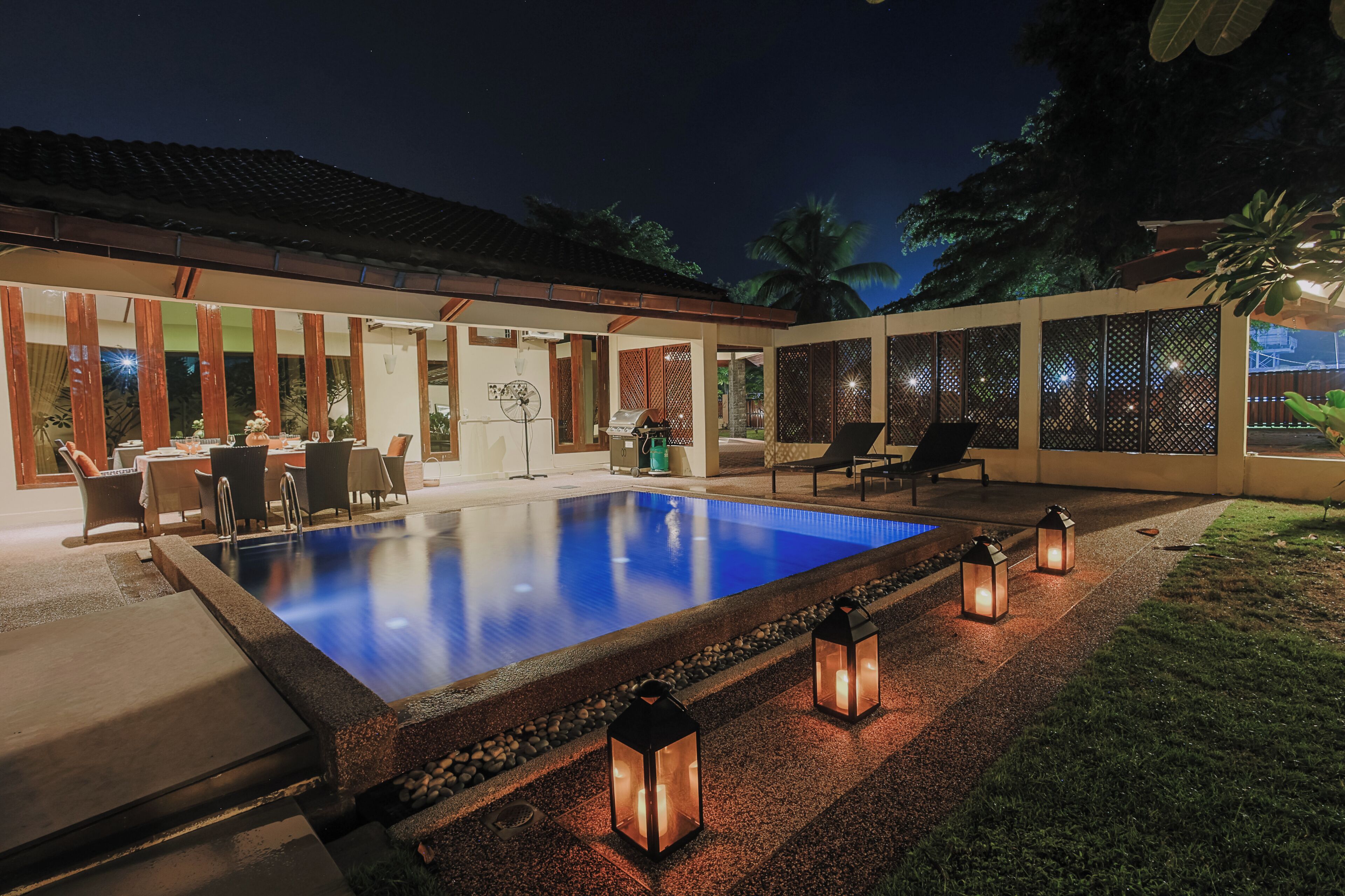 Outdoor pool, pool loungers
