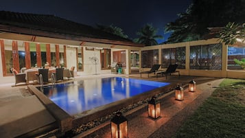 Outdoor pool, pool loungers