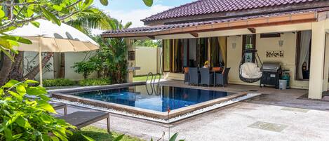 Outdoor pool, pool loungers