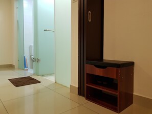 Premium Room, 1 King Bed, Non Smoking | Bathroom | Shower, rainfall showerhead, free toiletries, hair dryer - Allbes Accommodation Trefoil (Shah Alam)