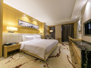 Minibar, desk, laptop workspace, blackout curtains - Mercure Beijing Chang An West (Beijing)