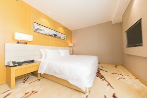 Chambre Standard, 1 très grand lit | Minibar, bureau, espace de travail pour ordinateur portable