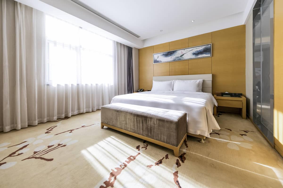 Privilege, Suite, 1 King Bed | Minibar, desk, laptop workspace, blackout curtains