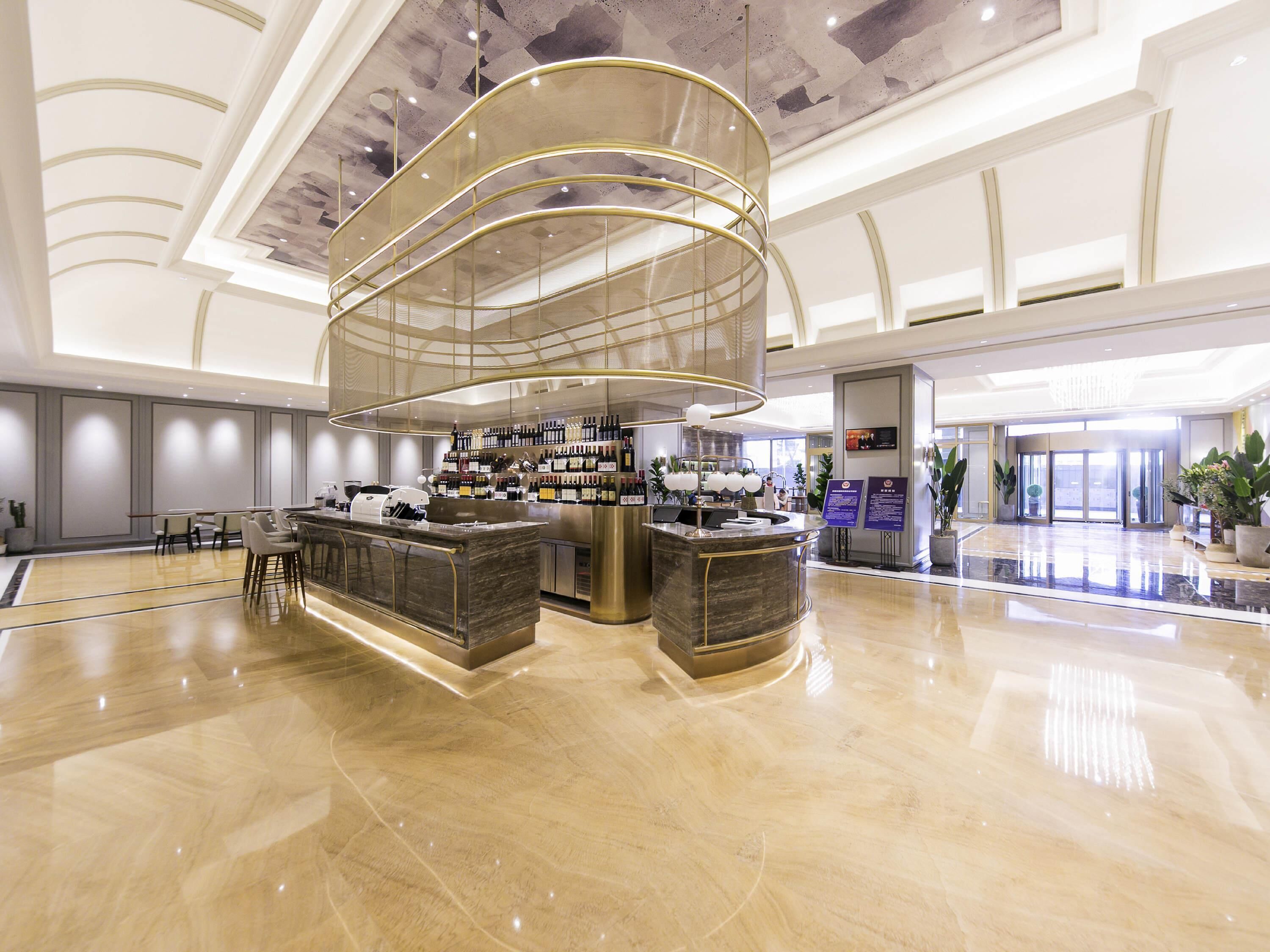 Bar (trong khuôn viên)