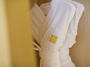 Privilege, Suite, 1 très grand lit | Minibar, bureau, espace de travail pour ordinateur portable