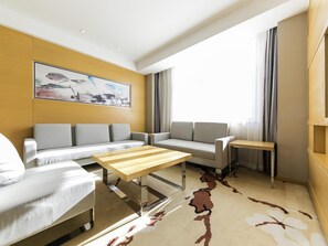 Minibar, desk, laptop workspace, blackout drapes - Mercure Beijing Chang An West (Beijing)
