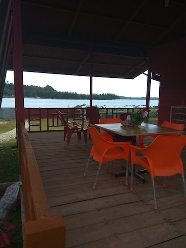 Pondok Oma Surf Simeulue