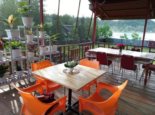 Pondok Oma Surf Simeulue