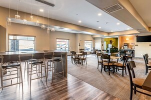 Café da manhã com buffet grátis todos os dias