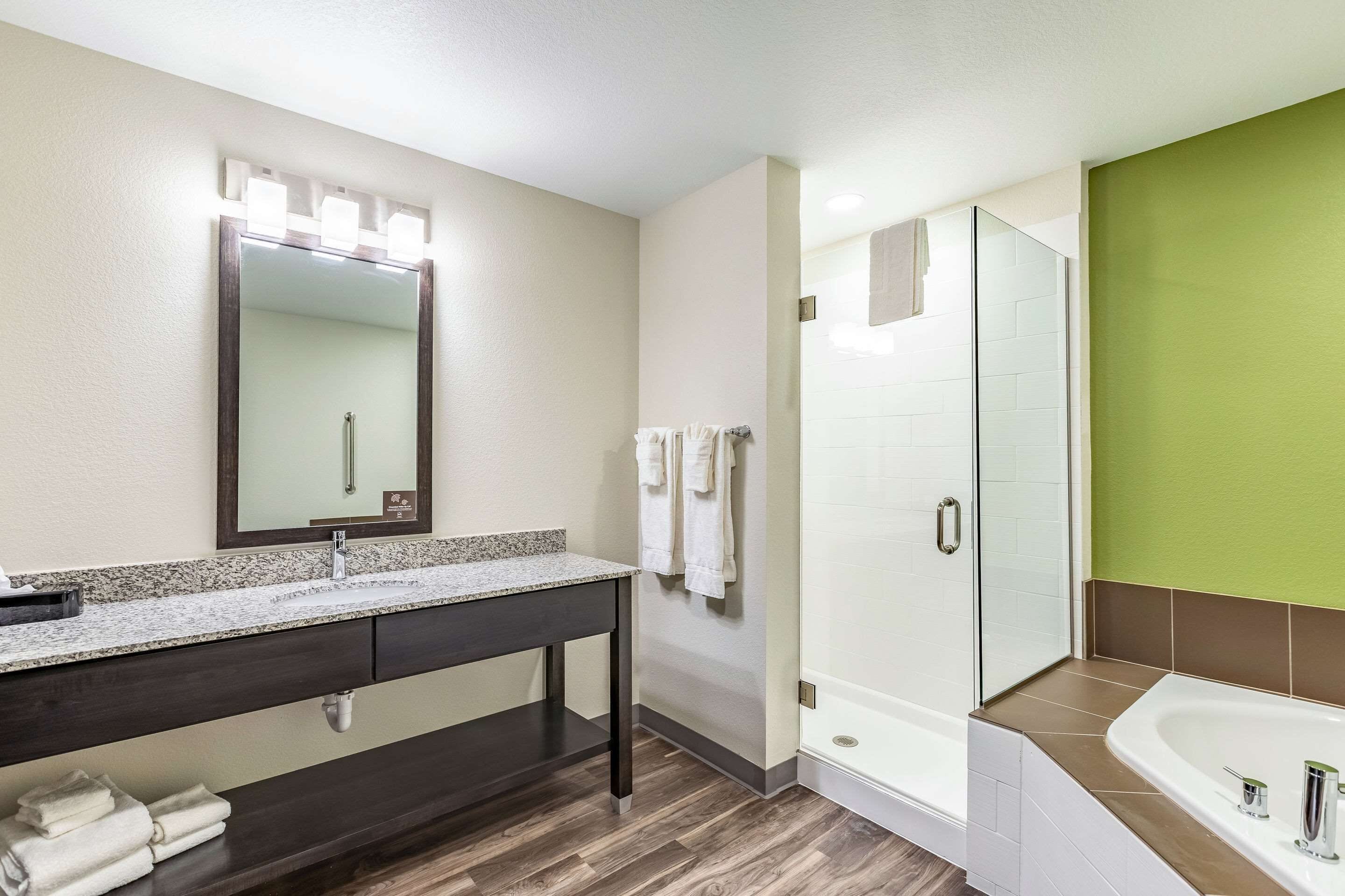 king suite w/sofabed & hottub non smoking | bathroom | rainfall showerhead, free toiletries, hair dryer, towels