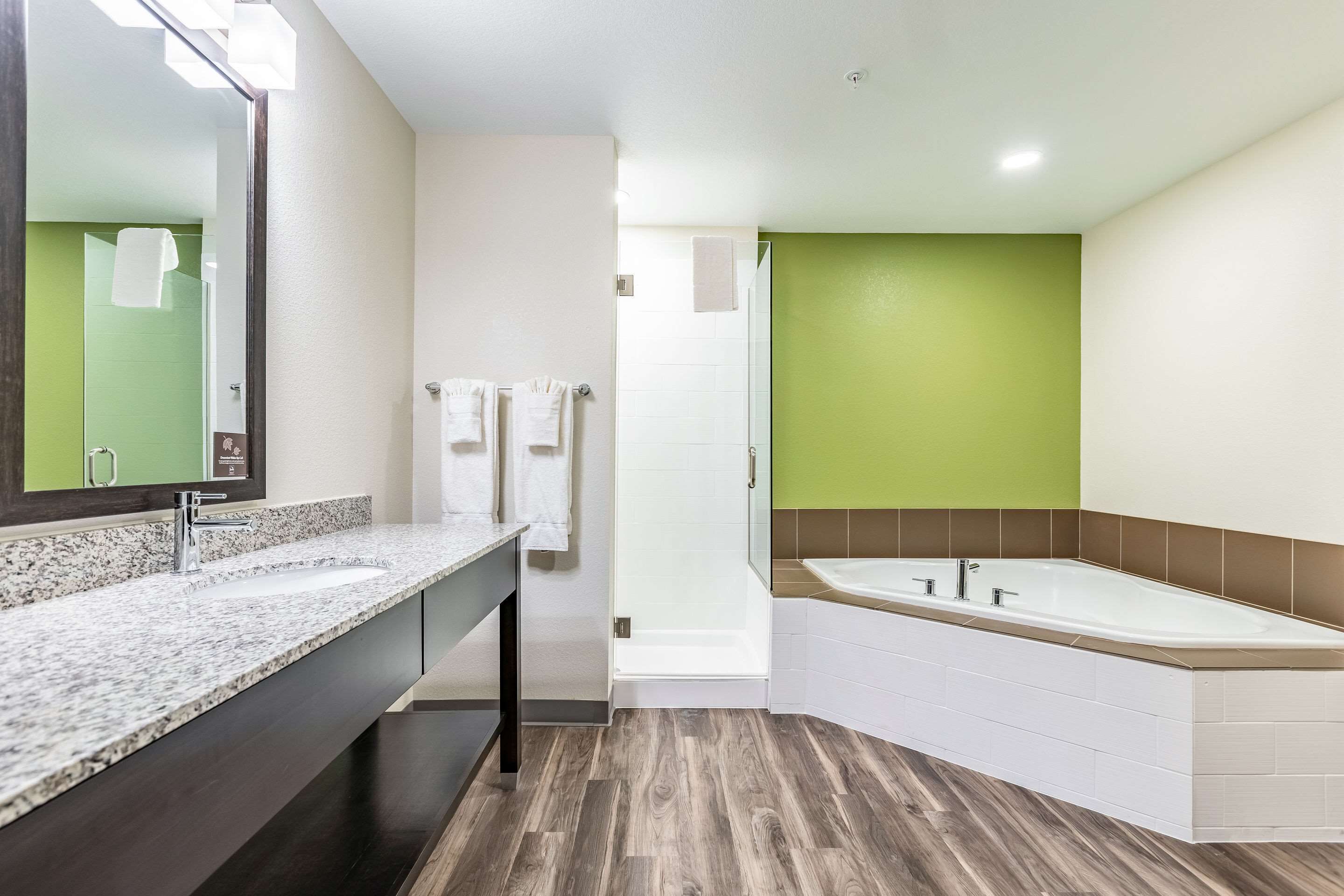 king suite w/sofabed & hottub non smoking | bathroom | rainfall showerhead, free toiletries, hair dryer, towels