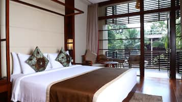 Premium bedding, minibar, in-room safe, desk