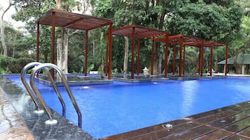 Outdoor pool, pool loungers