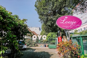 Property grounds - Hotel O Loesje Guest House Syariah (Malang)