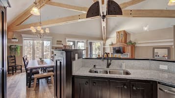 Condo, 3 Bedrooms | Private kitchen | Fridge, oven, coffee/tea maker, toaster