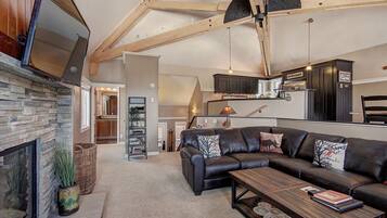 Condo, 3 Bedrooms | Interior