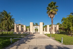 Condo, 2 Bedrooms | Exterior