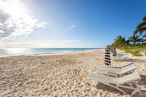 Beach - Casa Coral Beach 2 Bedroom Condo by RedAwning (Playa del Carmen)