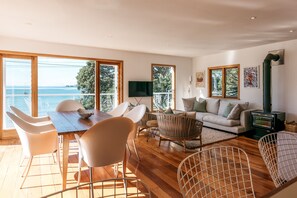 House, 3 Bedrooms, 2 Bathrooms, Ocean View | Living area