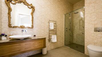 House, 3 Bedrooms, Mountain View | Bathroom | Separate bathtub and shower, deep-soaking bathtub, hair dryer, bathrobes