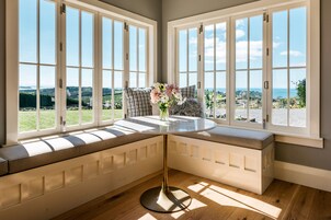 Ferienhaus, 3 Schlafzimmer, Bergblick | Wohnbereich | Flachbildfernseher