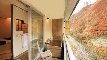 In-room safe, free WiFi, bed sheets