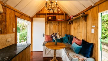 House, 2 Queen Beds, Ocean View | Living room | Flat-screen TV