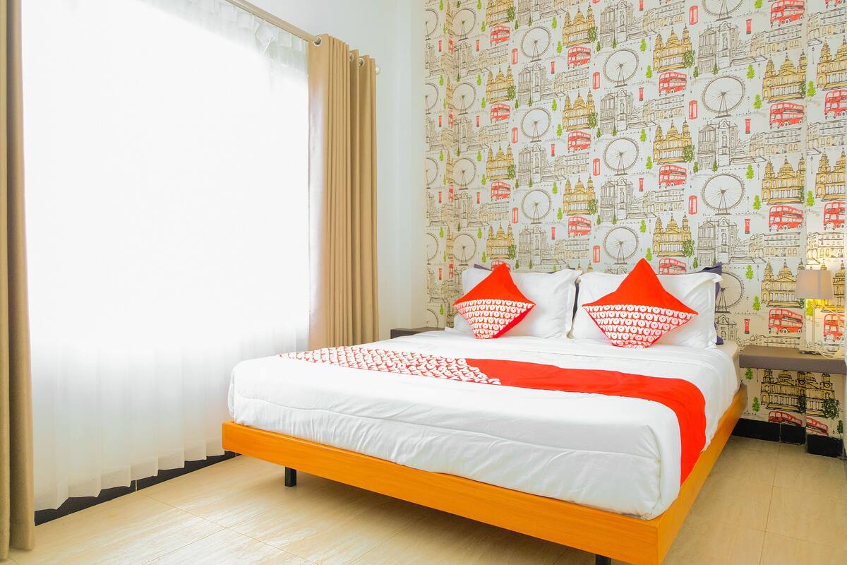 Desk, bed sheets