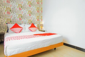 Skrivebord og sengetøy