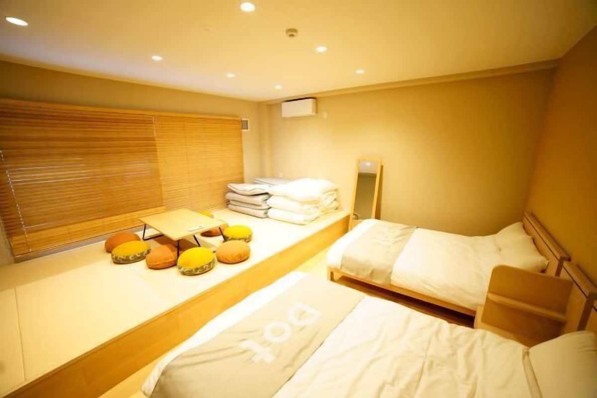 Soundproofing, free WiFi, bed sheets